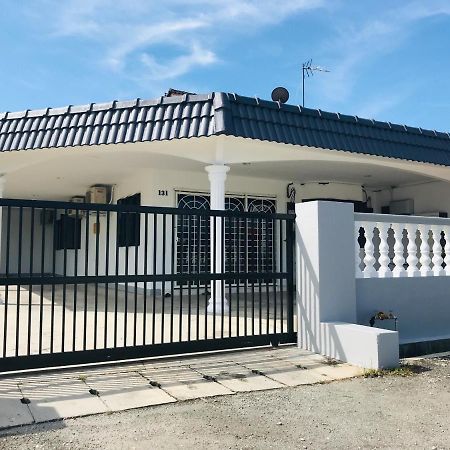 Cozy And Comfortable Homestay In Sungai Siput Exterior photo